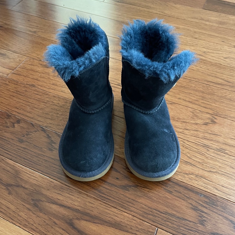 GIRLS Ugg Mini Navy Bailey Button Boots Size 9Y - Picture 5 of 8